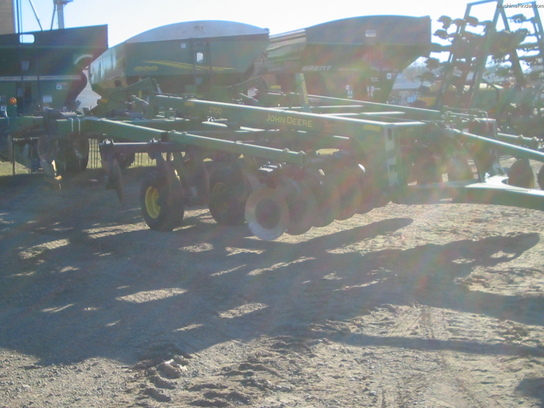 2012 John Deere 2700