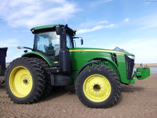 2012 John Deere 8260R