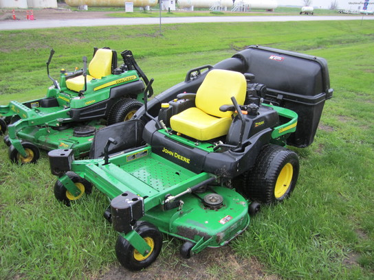 2004 John Deere 777