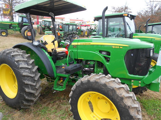 2011 John Deere 5085M
