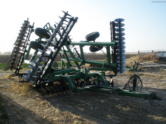 2000 John Deere 637