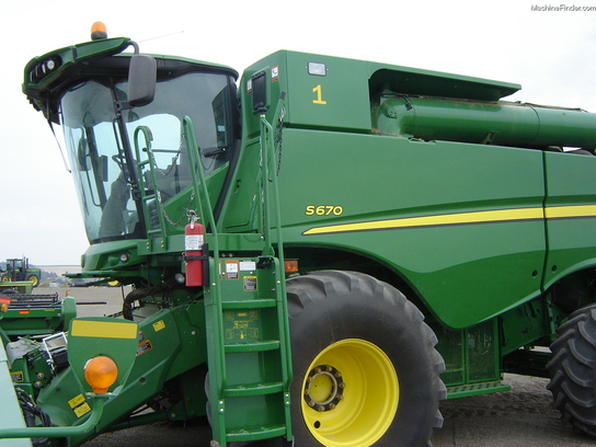 2012 John Deere S670