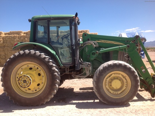 2003 John Deere 7520