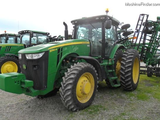 2011 John Deere 8260R