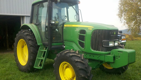 2008 John Deere 7130