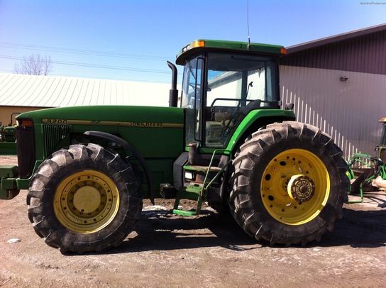 1995 John Deere 8200