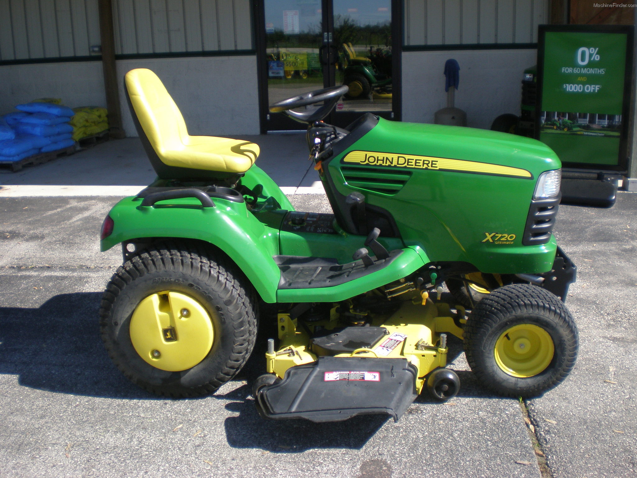 2006 John Deere X720 Lawn & Garden and Commercial Mowing John Deere