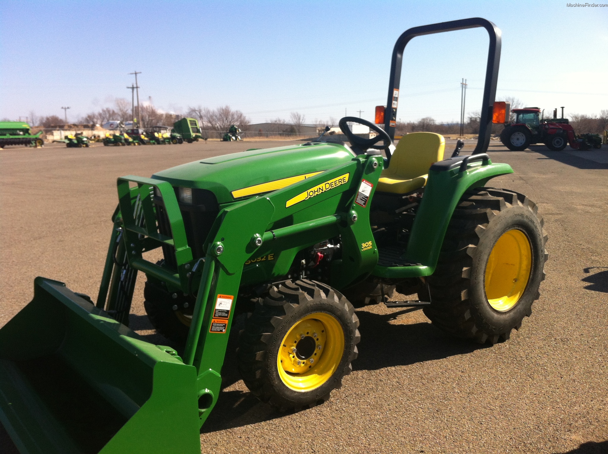 2012 John Deere 3032E Tractors Compact (140hp.) John Deere