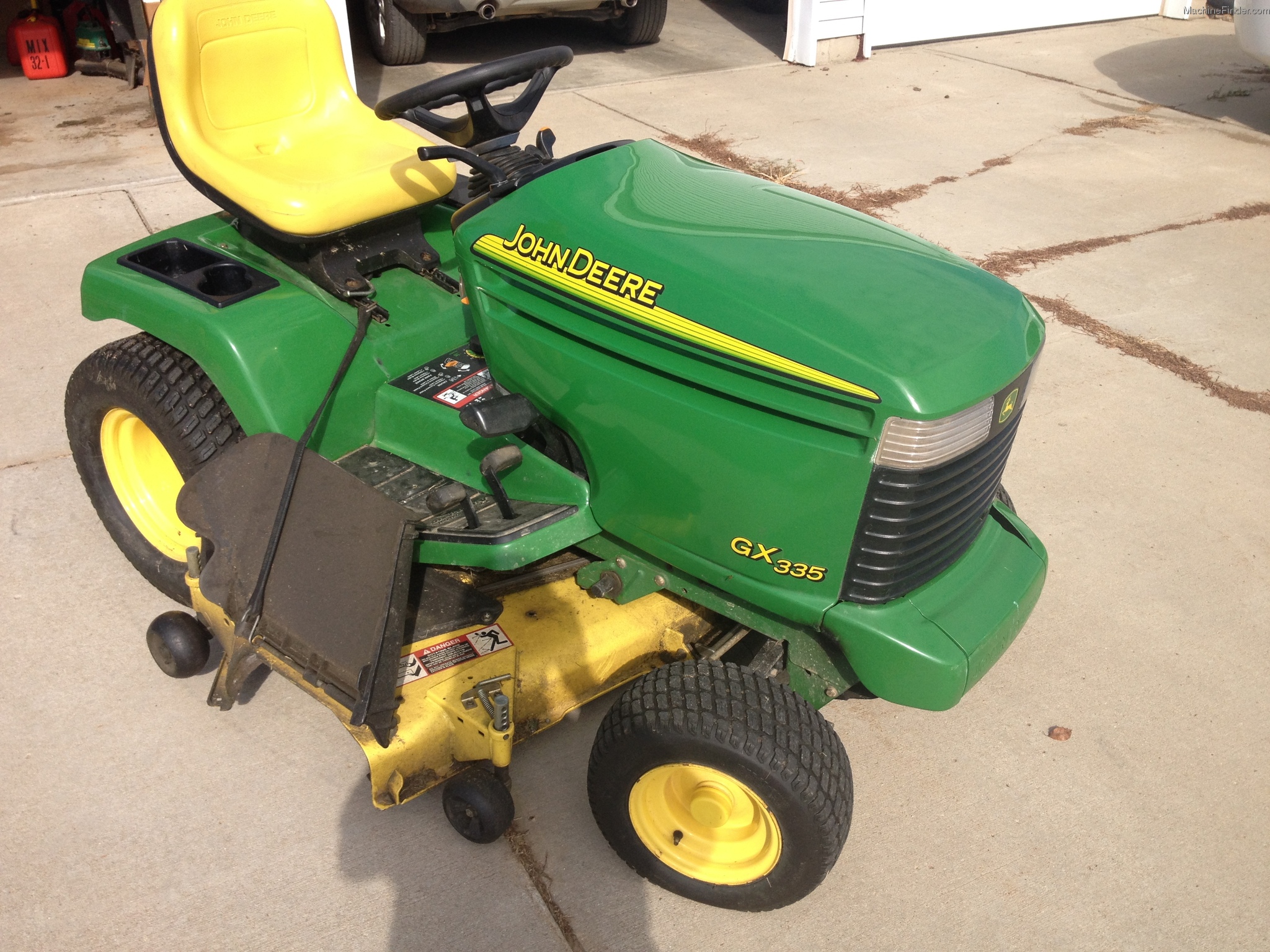 2004 John Deere GX335 Lawn & Garden and Commercial Mowing John Deere
