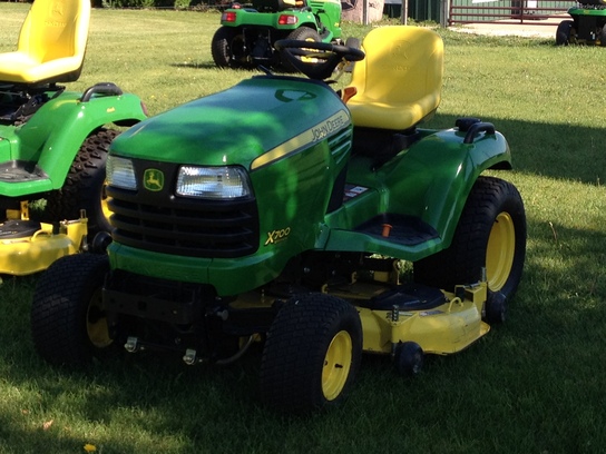 2011 John Deere X700