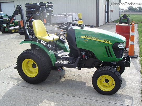 2011 John Deere 2320