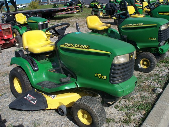  John Deere LT133