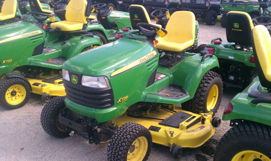 2011 John Deere X728