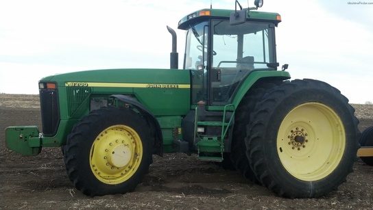 1998 John Deere 8200