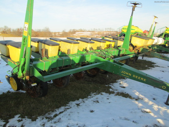 1993 John Deere 7200 Conservation