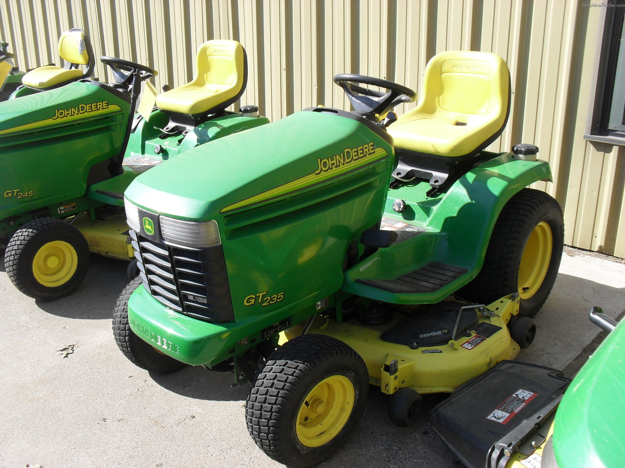2005 John Deere GT235 Lawn & Garden and Commercial Mowing John Deere