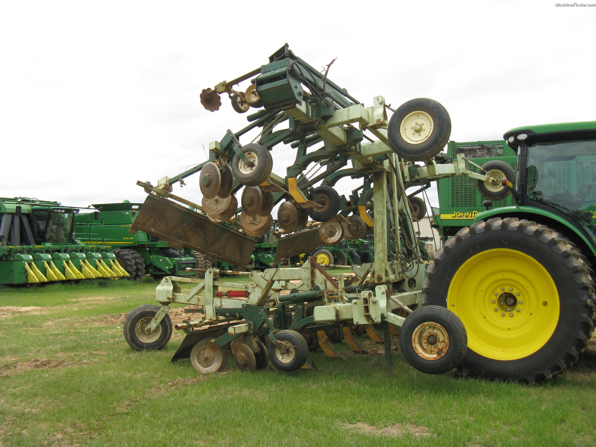 2008 KMC KMC 12 Row Ripper/Bedder/Shaper Tillage John Deere MachineFinder