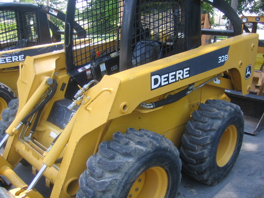 2004 John Deere 328