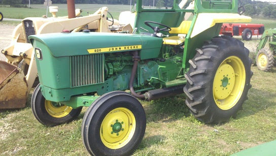  John Deere 820