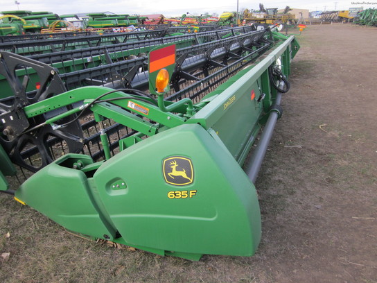 2010 John Deere 635F