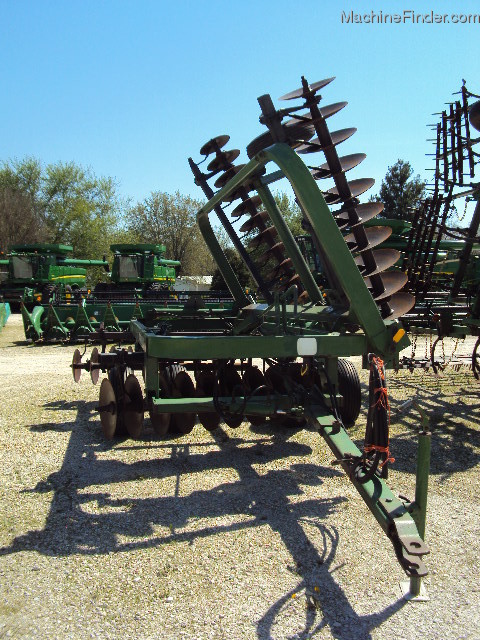  John Deere 235