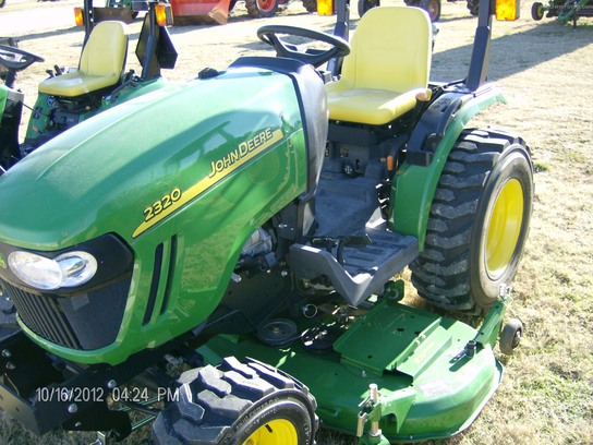  John Deere 2320