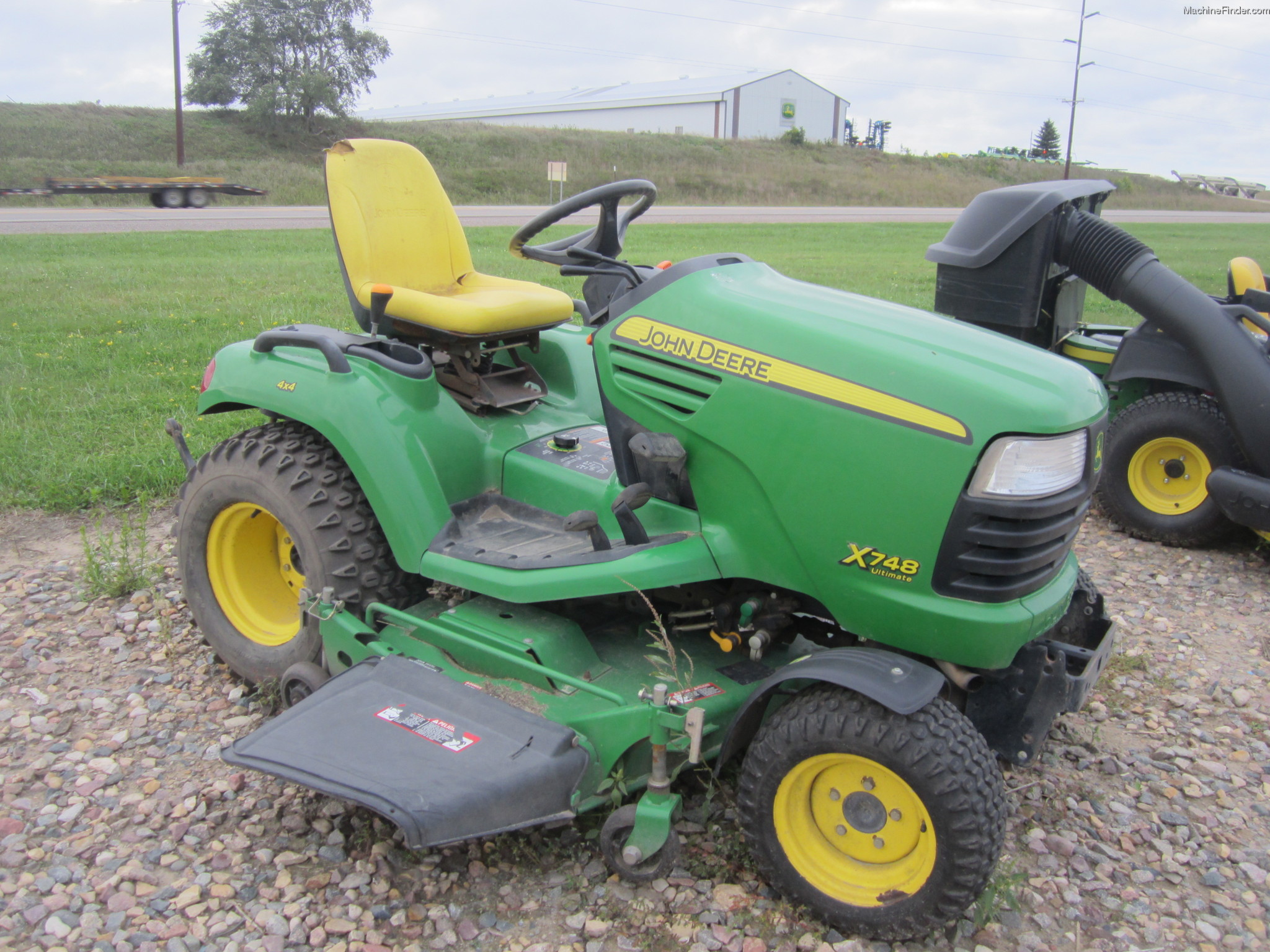 2009 John Deere X748 Lawn & Garden and Commercial Mowing John Deere
