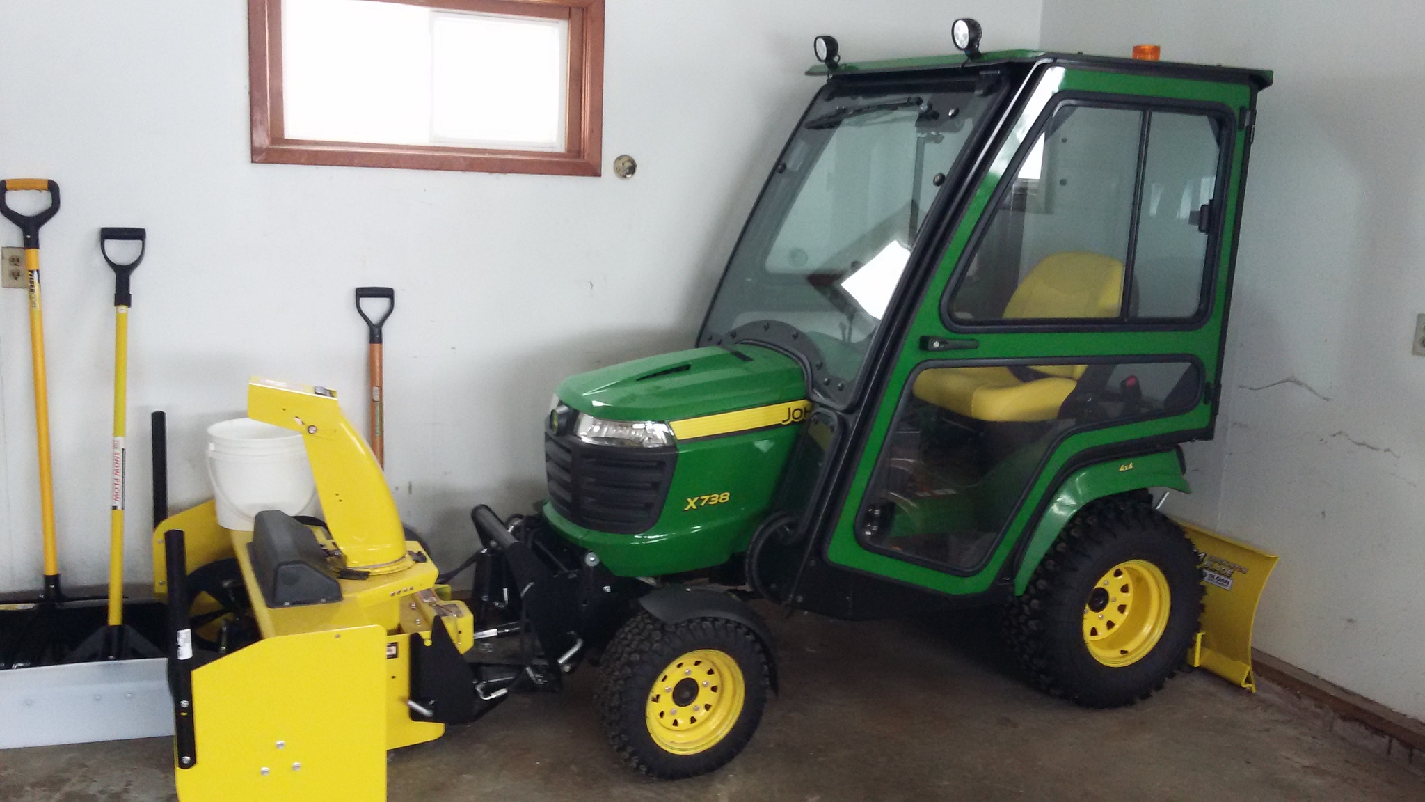 John Deere X738 Lawn & Garden Tractors for Sale [54462]