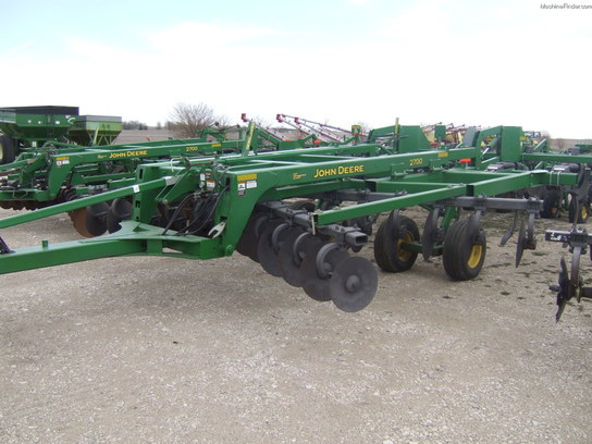 2009 John Deere 2700