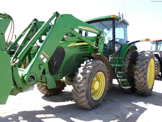 2004 John Deere 7820