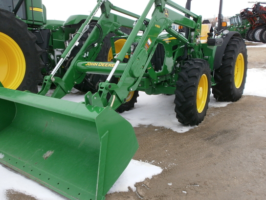 2012 John Deere 5105M