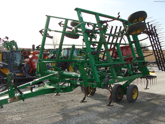 2011 John Deere 2210