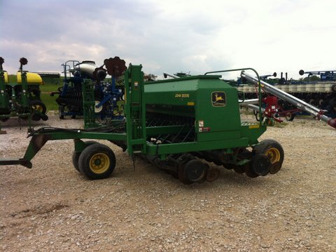 John Deere 1560