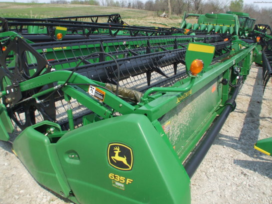 2010 John Deere 635F
