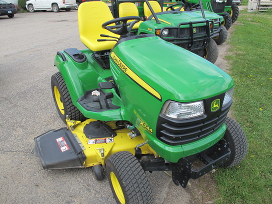  John Deere X744
