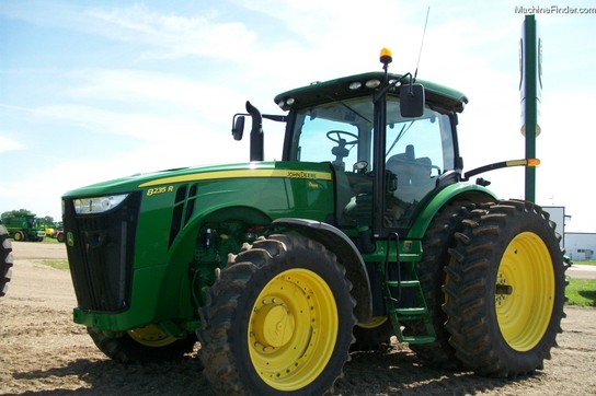 2011 John Deere 8235R
