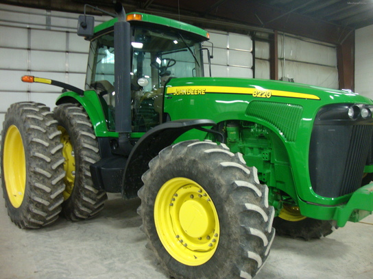 2004 John Deere 8220