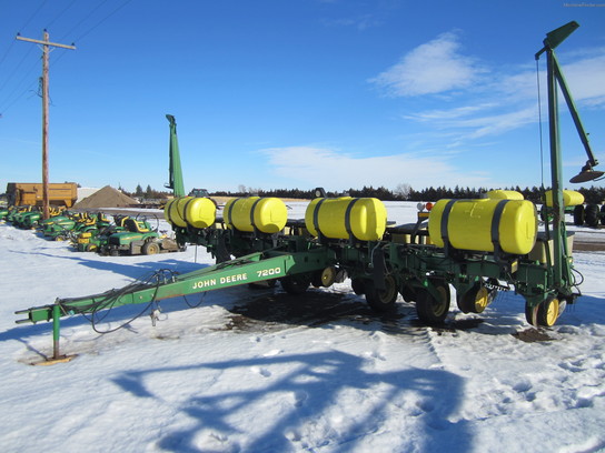  John Deere 7200