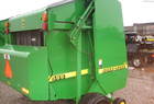 2000 John Deere 566