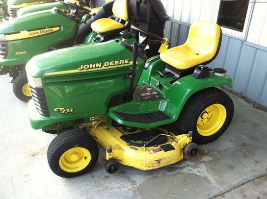 2001 John Deere GT235