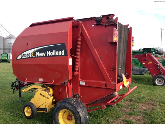 2004 New Holland BR740