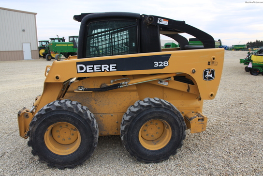 2005 John Deere 328