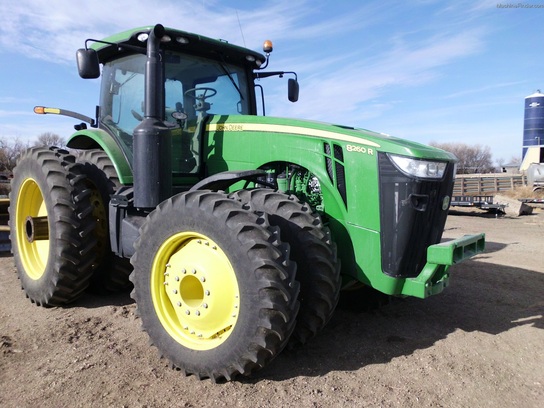 2012 John Deere 8260R