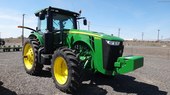 2011 John Deere 8235R