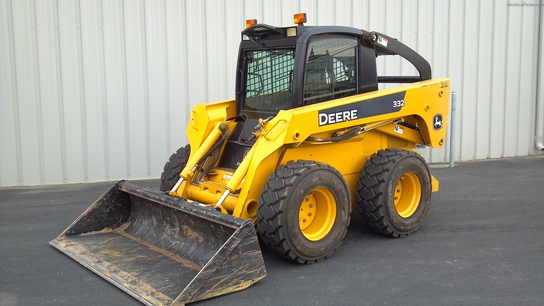 2005 John Deere 332