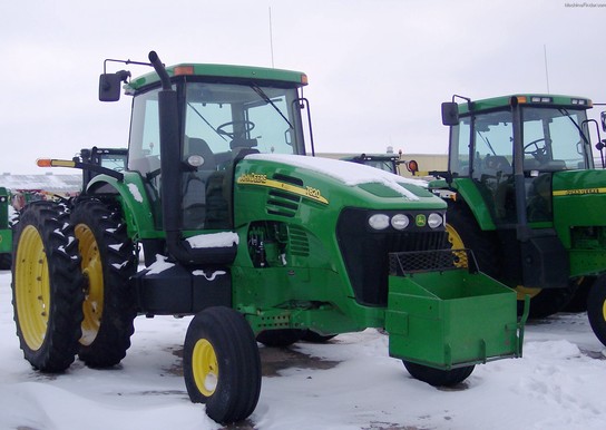 2004 John Deere 7820