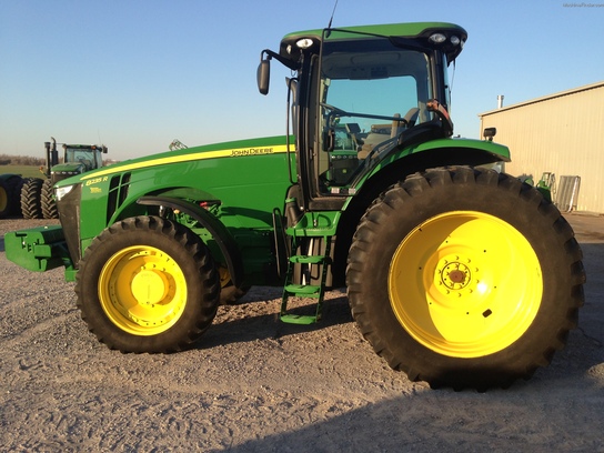 2012 John Deere 8235R