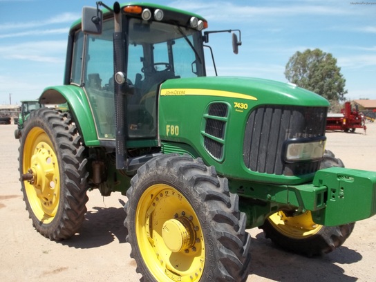2009 John Deere 7430