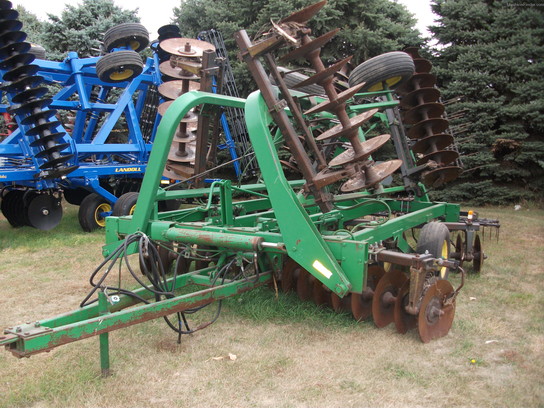  John Deere 235