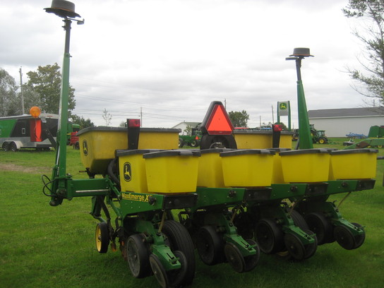 2005 John Deere 1750